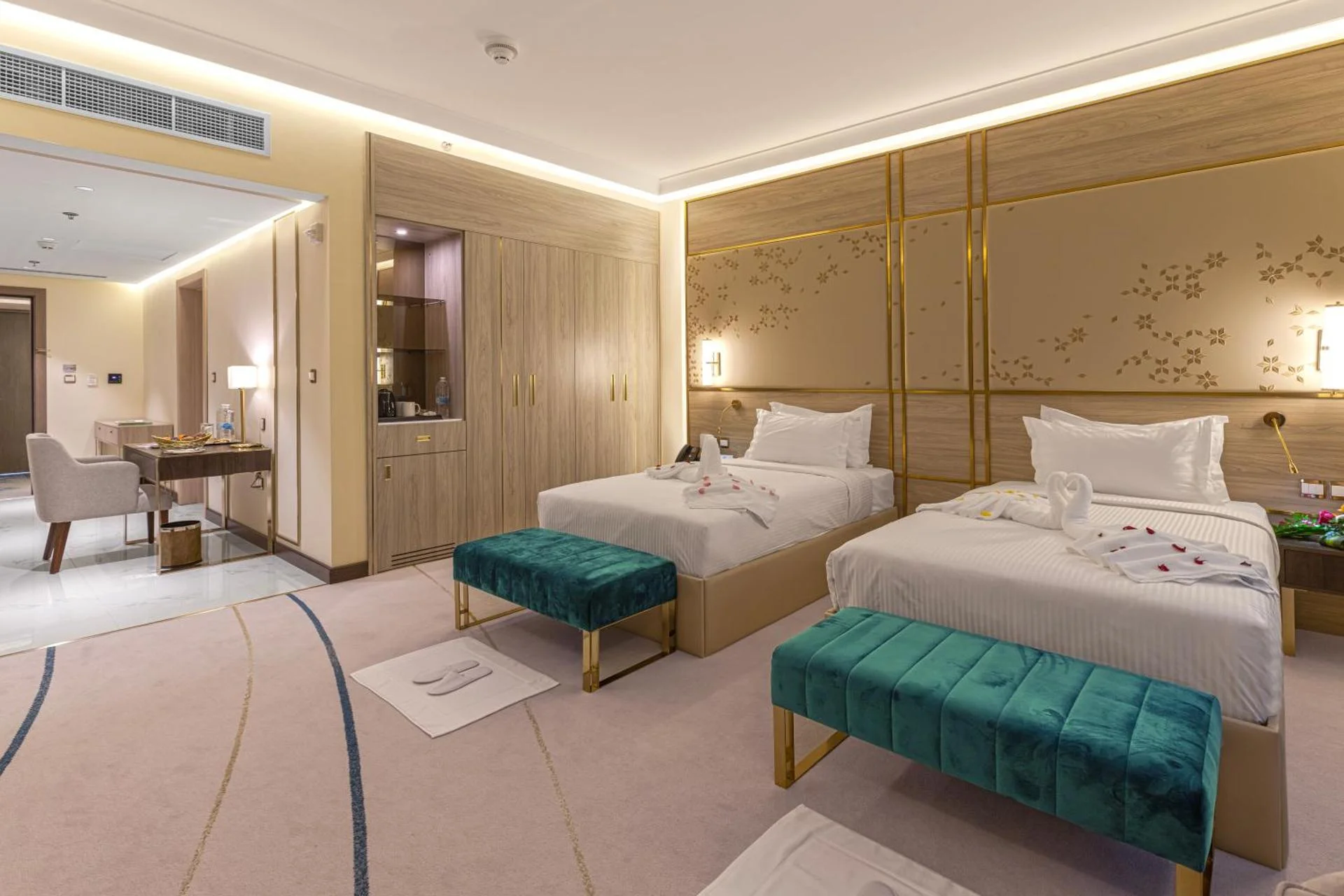 Experience Luxury at Green Park Hotel