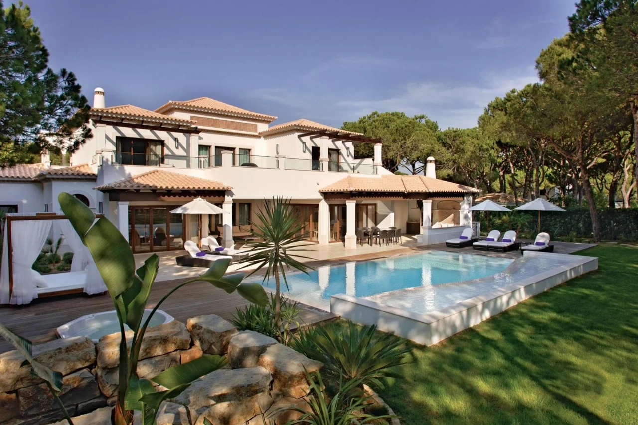 Pine Cliffs Village & Golf Suites