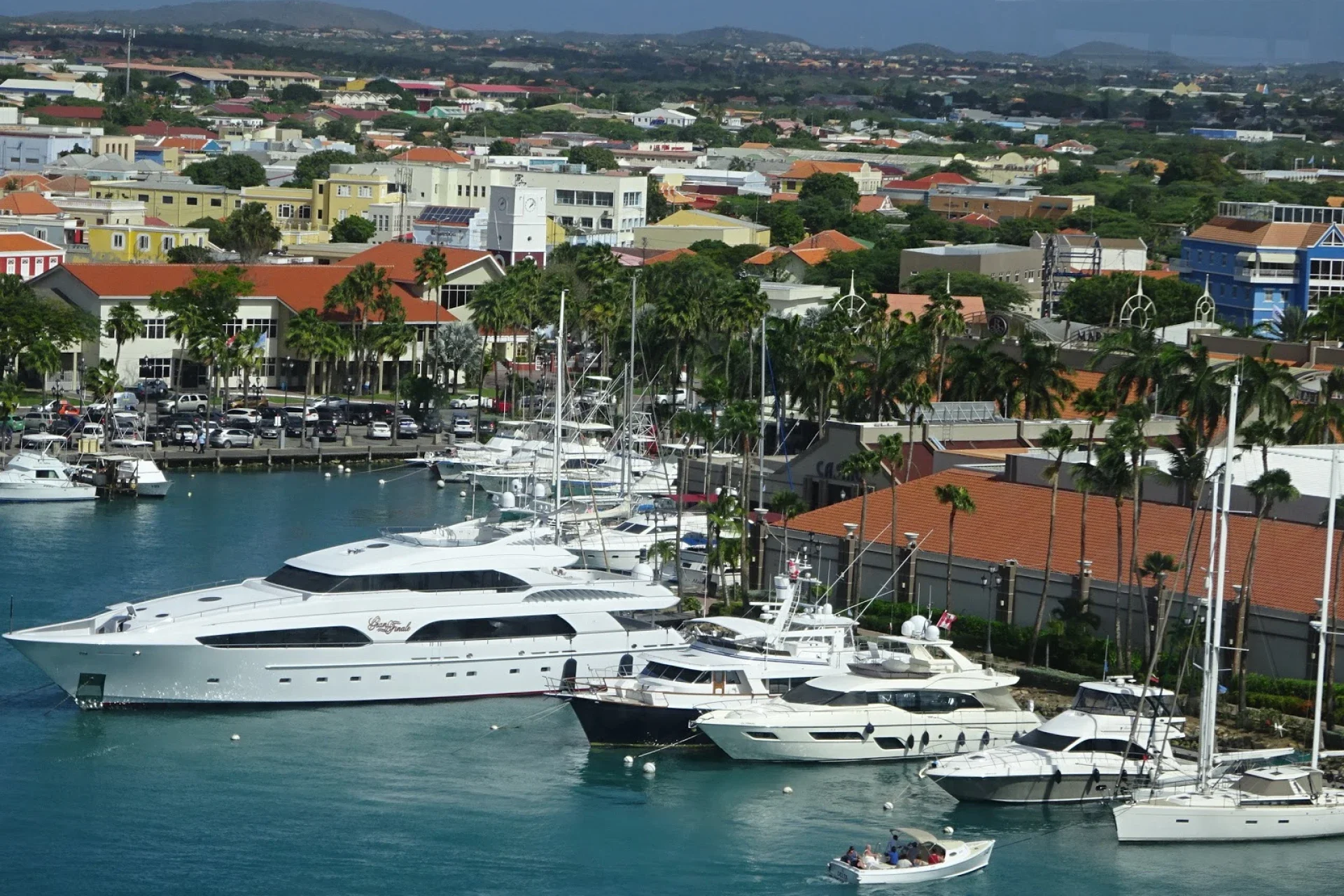 Unveiling the Hidden Gem: Oranjestad, a Tropical Paradise Awaiting Your Discovery!
