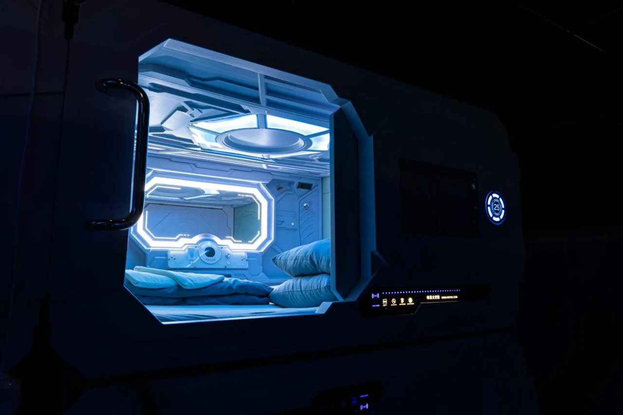 Space Night Capsule Hostel