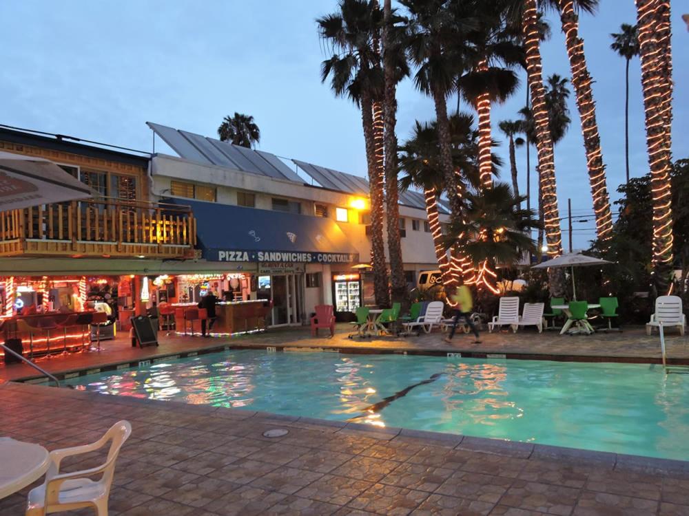 Tradewinds Airport Hotel